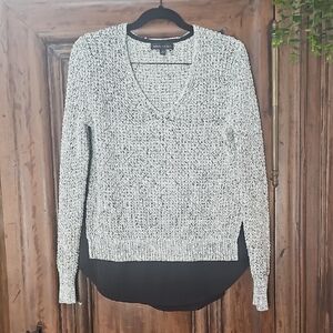 Banana Republic V-Neck Sweater in Black and White